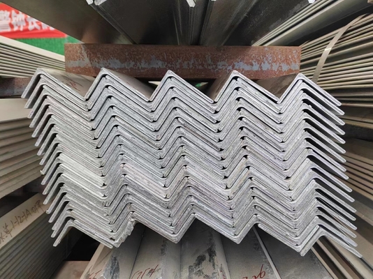 実際の重量による請求 Hot dip galvanized 不等角鋼 許容度 ± 1%