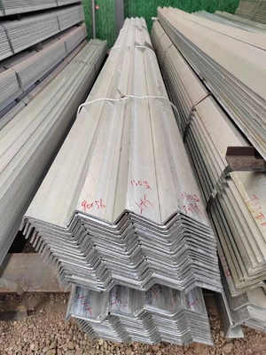 実際の重量による請求 Hot dip galvanized 不等角鋼 許容度 ± 1%