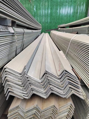 実際の重量による請求 Hot dip galvanized 不等角鋼 許容度 ± 1%
