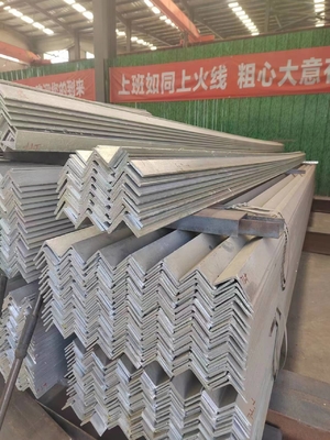 ブラックアングル鋼 ASTM A36 A53 Q235 Q345 ワークショップ用カーボン等L形軽鋼アングルバー