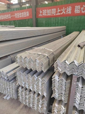 競争力のある40x40x4mmの産業用炭素等鉄等角鋼を建設する