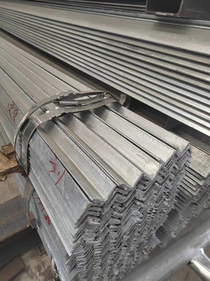 競争力のある40x40x4mmの産業用炭素等鉄等角鋼を建設する
