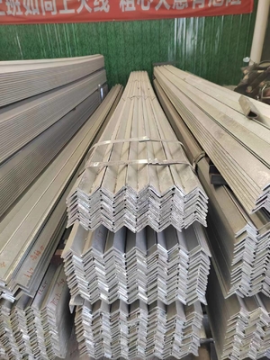 ASTM A53 A36 GB Q235 Q345用のQ195-Q420シリーズ等級の炭素鋼の角棒